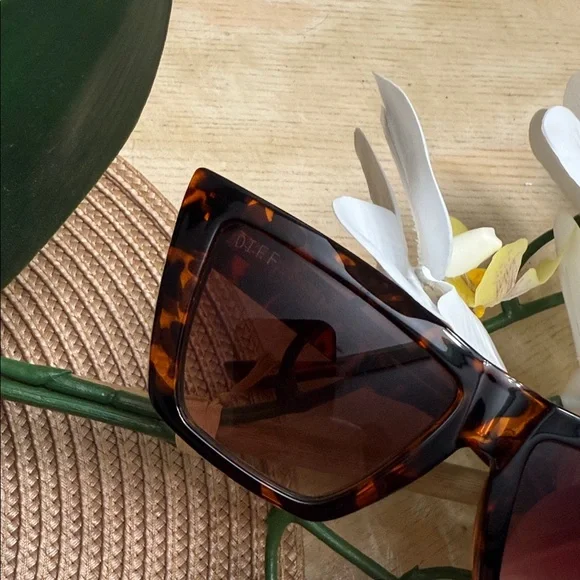 DIFF EYEWEAR 🔥 WINONA Tortoise Shell Sunglasses - Picture 6 of 10